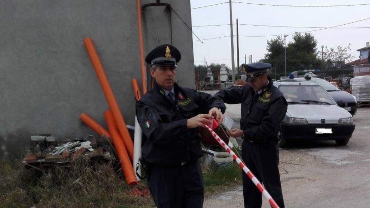 Violazione norme ambientali ed edili, sequestrata area a Savignano