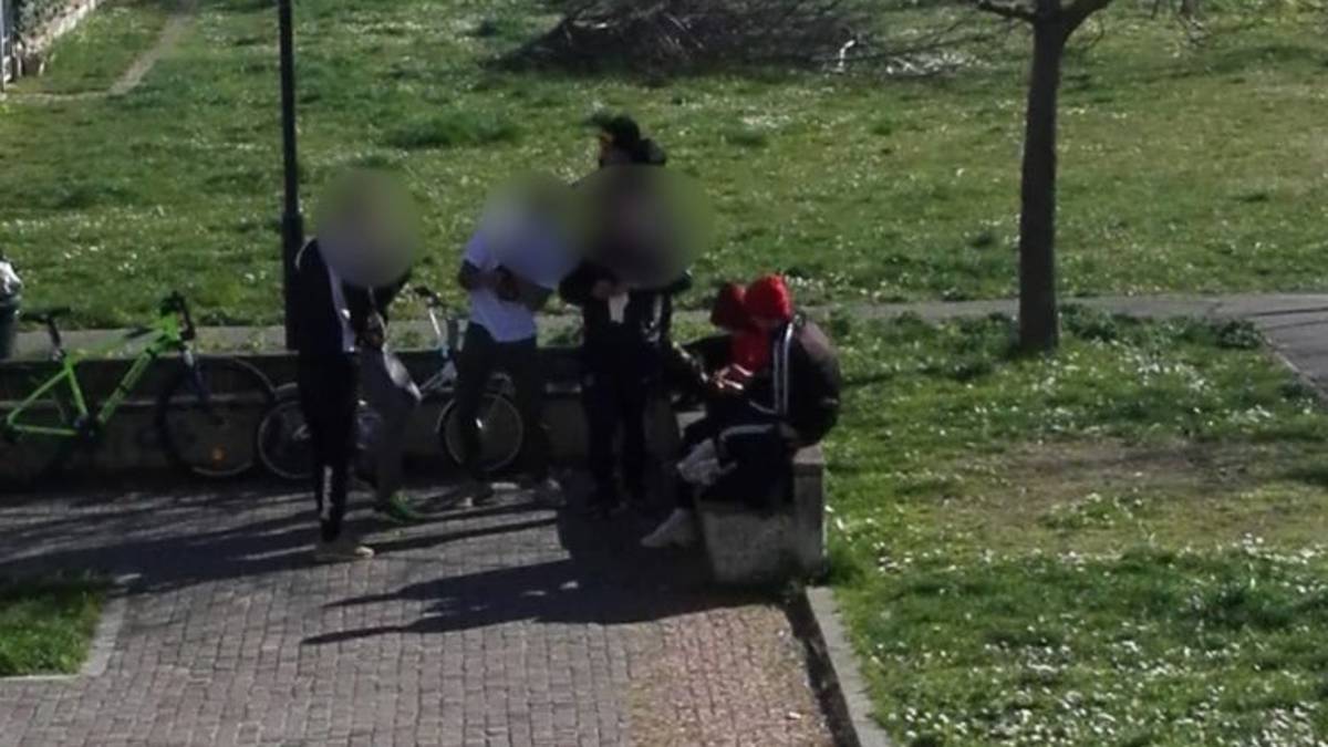 Si radunano al parco a Savignano, denunciati