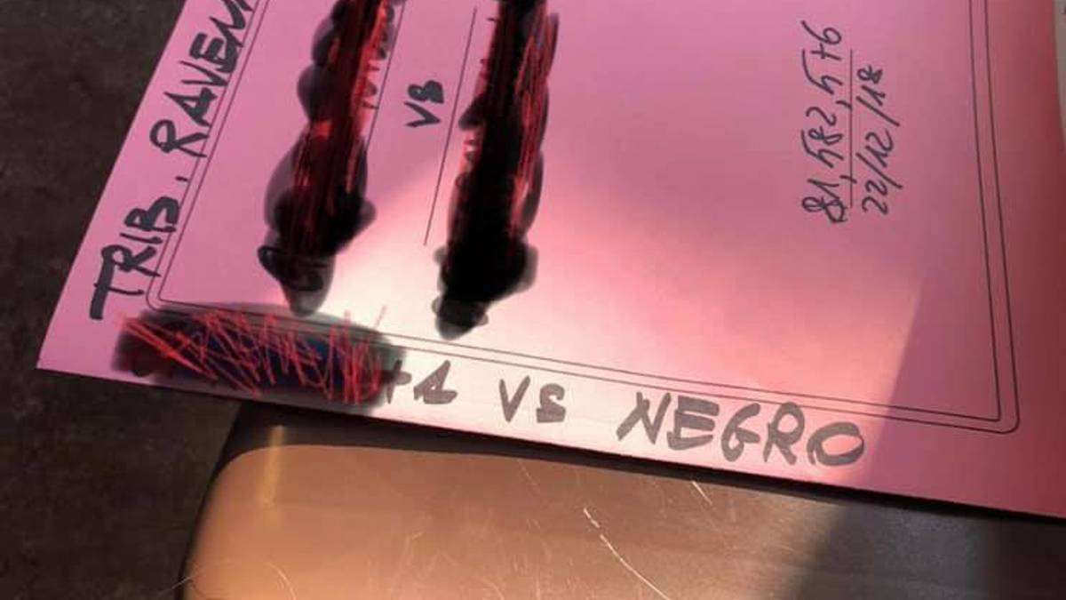 La scritta “negro” sul fascicolo in tribunale a Ravenna. Avvocato di Forlì nell’occhio del ciclone