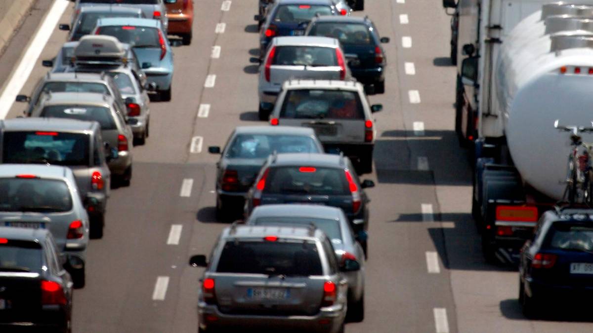 Vacanza in auto e in Italia per 7 su 10: in autostrada bollino nero il prossimo sabato. Oggi qualche coda in A14