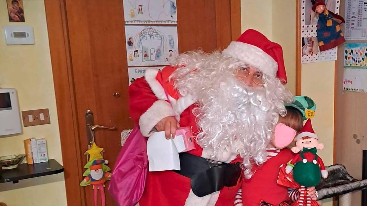 Babbo Natale a domicilio: consegnati 38 regali in due giorni da Villa Verucchio fino a Urbino