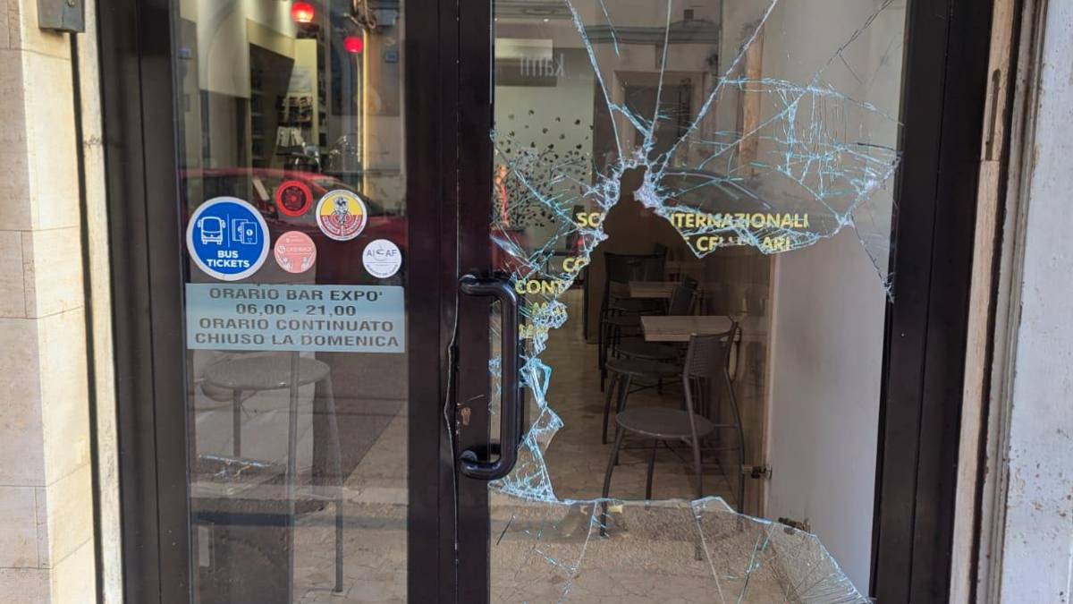 Faenza. Furto con spaccata in pieno centro, per lo storico ‘Expò’ danni da 4mila euro