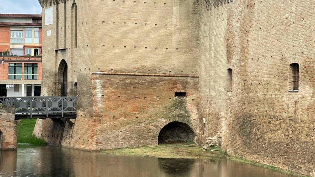 Forlimpopoli, la pioggia fa allagare il fossato della Rocca - Gallery