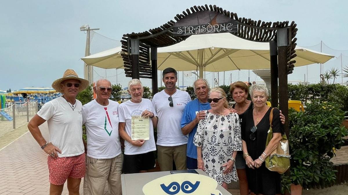 In bici per 900 km dalla Francia per festeggiare 57 anni di vacanza a Cattolica