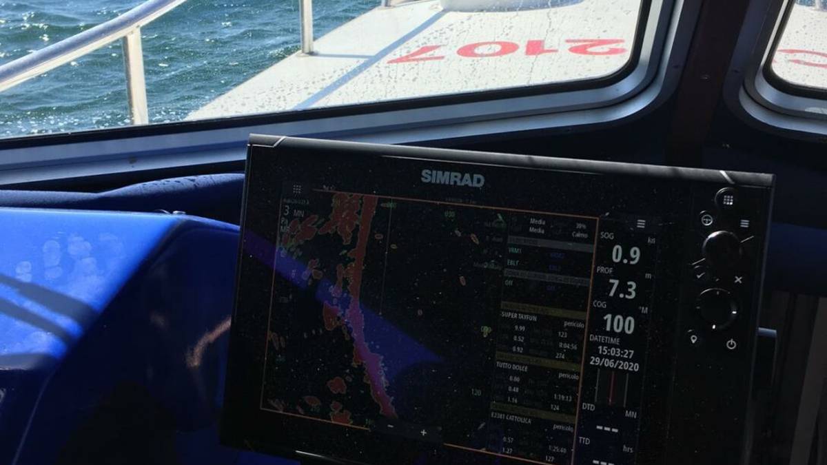 Misano. Barca si rovescia, salvati marito e moglie