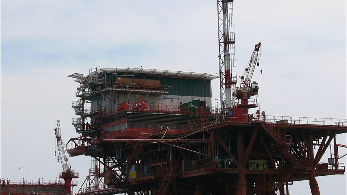 L'assessore regionale Colla e il futuro del polo petrolchimico di Ravenna: «Il Governo sia garante»
