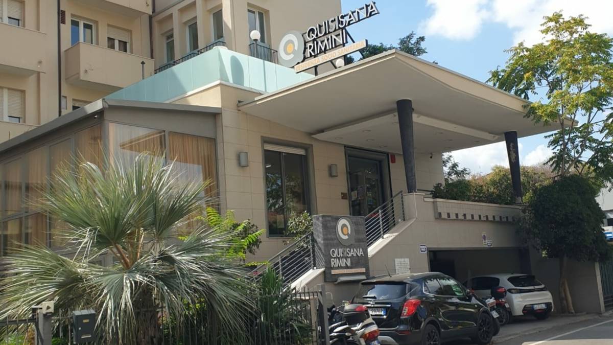 Tragedia a Rimini. Anziana in sedia a rotelle cade dalle scale nella Rsa e muore: aperta un'inchiesta