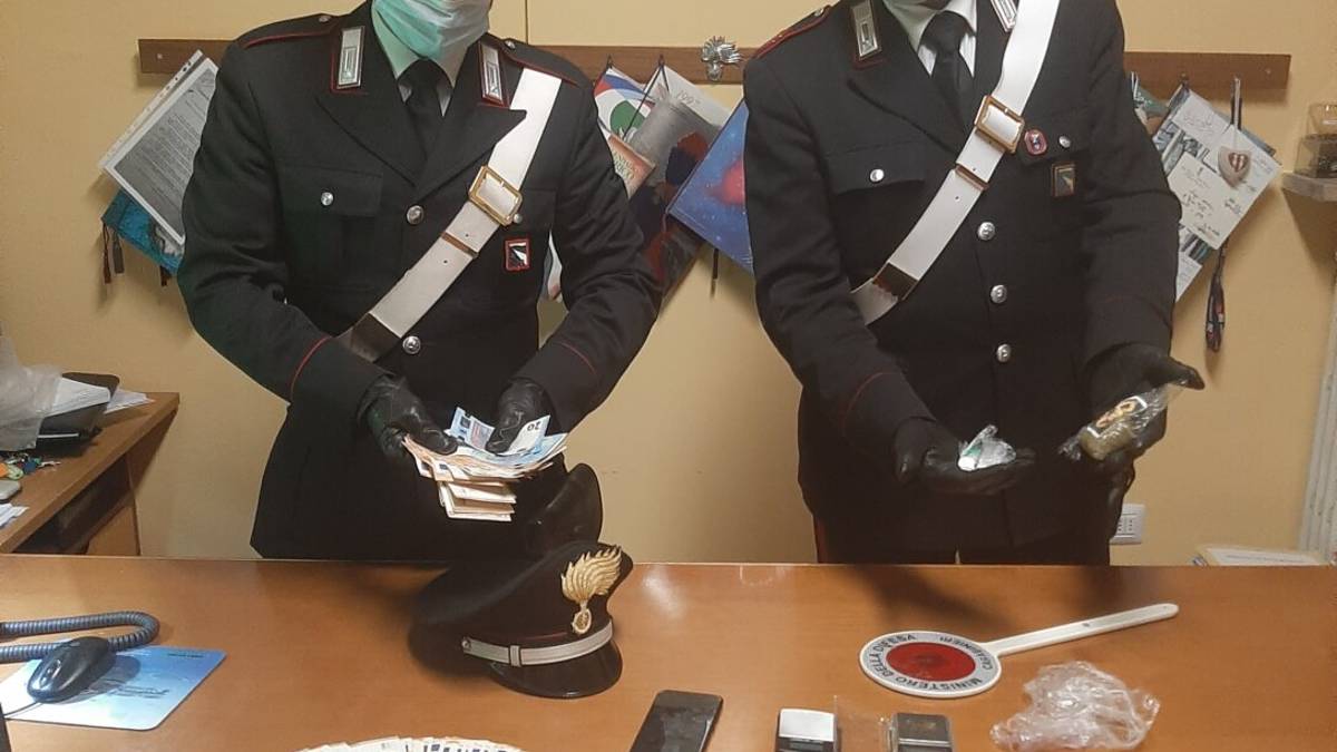 Forlì, spacciava nel bar. Arrestato 36enne