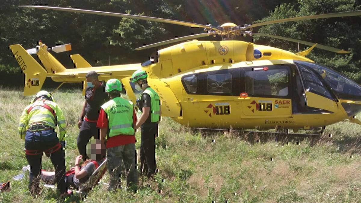 Santa Sofia, caduta con l'e-bike: paura per una 21enne in gita