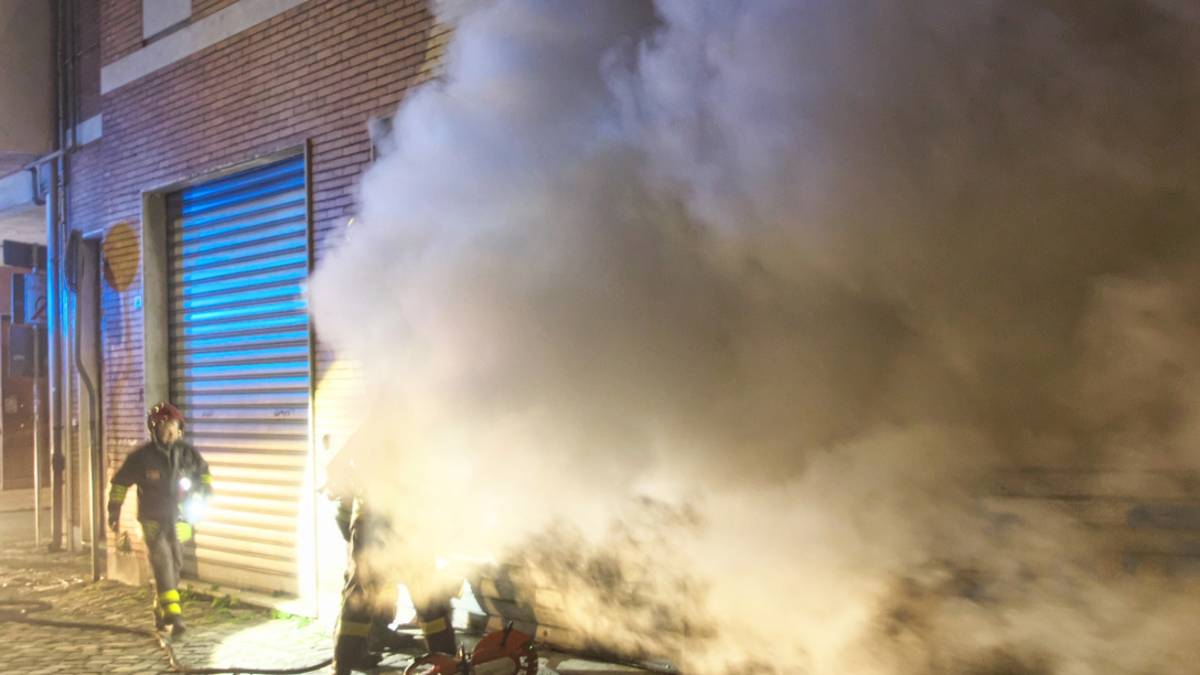 Ravenna, in fiamme l'atelier del pittore Fori VIDEO