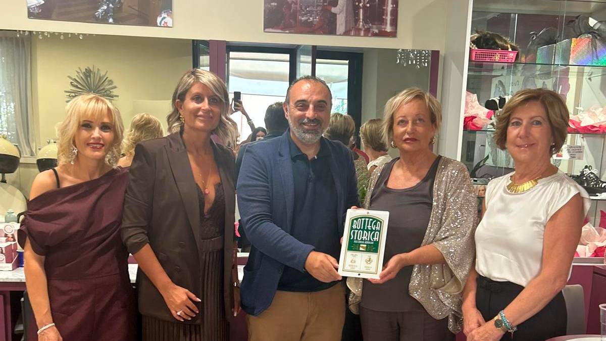 Rimini, dopo oltre 50 anni di lavoro, Rosalba ha la stessa passione: “Acconciature Rosy e Silvia” nell’albo delle Botteghe Storiche