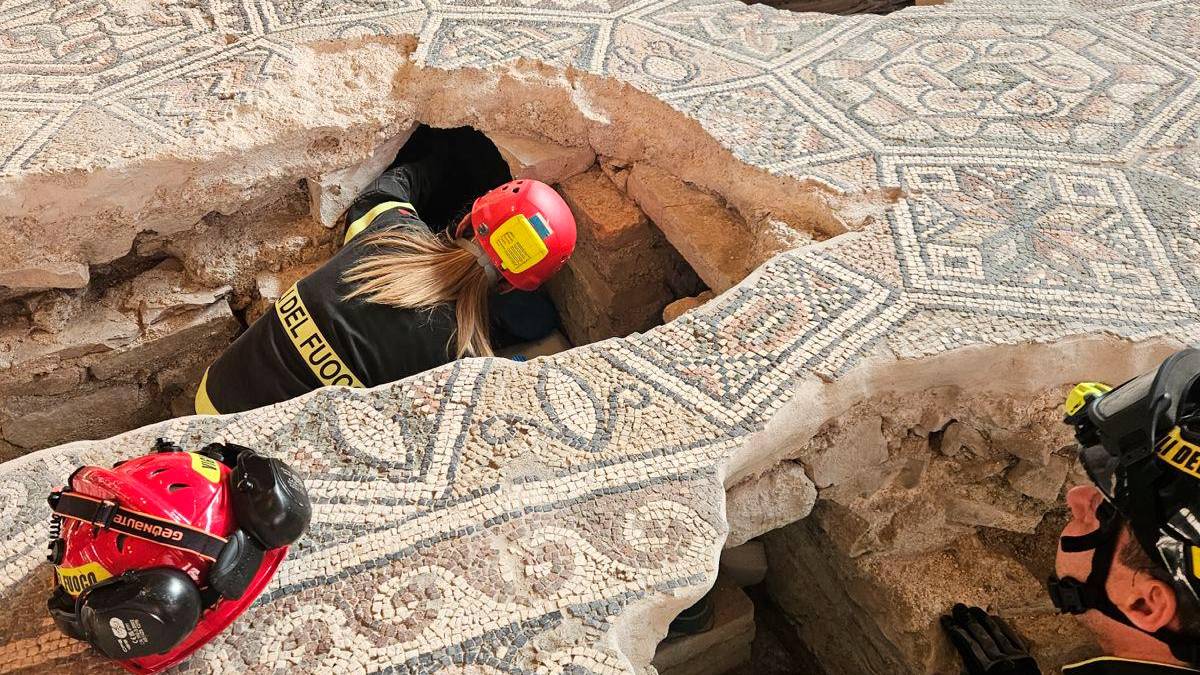 Sotto il mosaico c’è un problema: alla Domus del Chirurgo di Rimini intervengono i Vigili del Fuoco