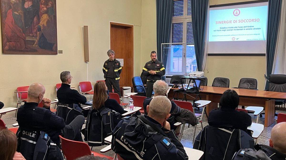 Incidenti tra veicoli elettrici: un corso a Savignano per gli agenti di Polizia