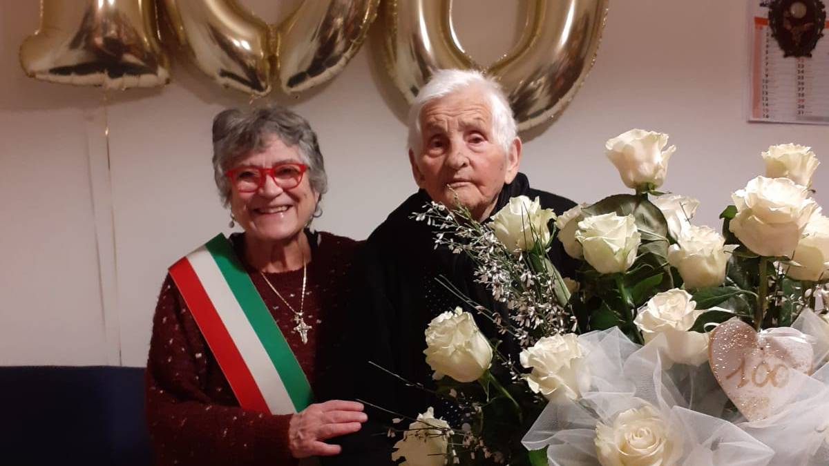 Mercato Saraceno, nonna Biba compie 100 anni, ne ha 99 in più dell'ultimo pronipote