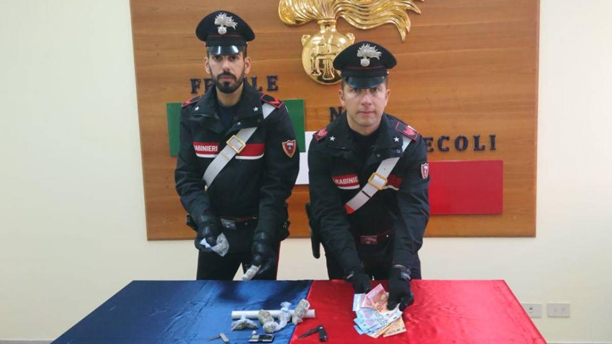 Faenza, dice non ho nulla da consegnare ma i militari trovano droga
