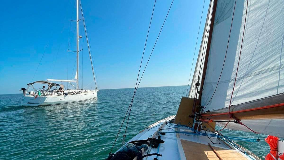 Da Cervia al Gargano in solitaria, un ragazzo di 23 anni sulla barca che fu di Simone Bianchetti