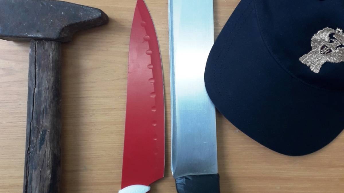 Forlì, coltelli e martello branditi durante lite condominiale