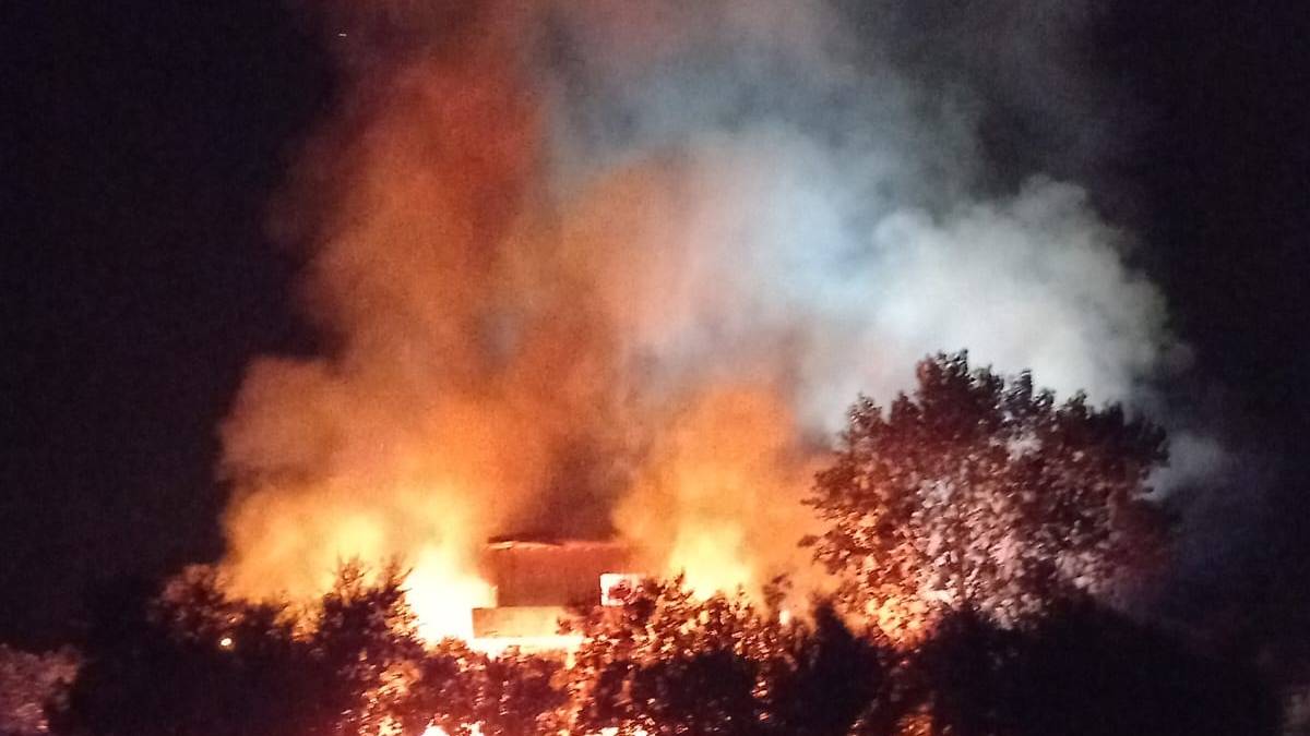 San Marino, incendio a Domagnano: casa e falegnameria distrutte dalle fiamme