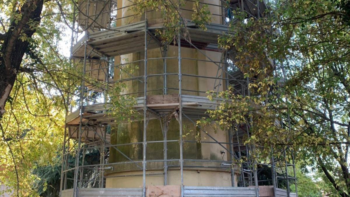 L'acquedotto di San Martino in Strada fatto a pezzi per demolirlo