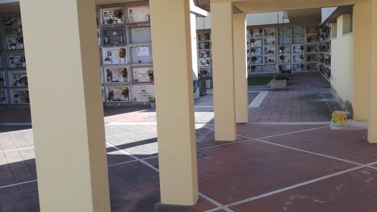 Cesena, militante di Forza Nuova sconta la pena al cimitero di Diegaro