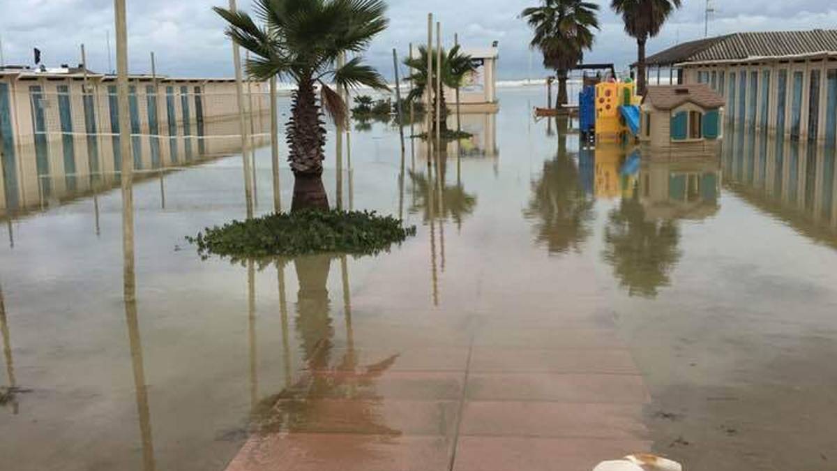 Alta marea, vento e pioggia. Nuova allerta meteo in Romagna