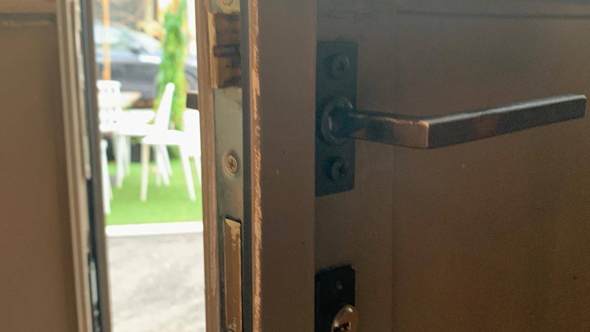Spaccata in pizzeria: ladri in azione a Cesena - VIDEO