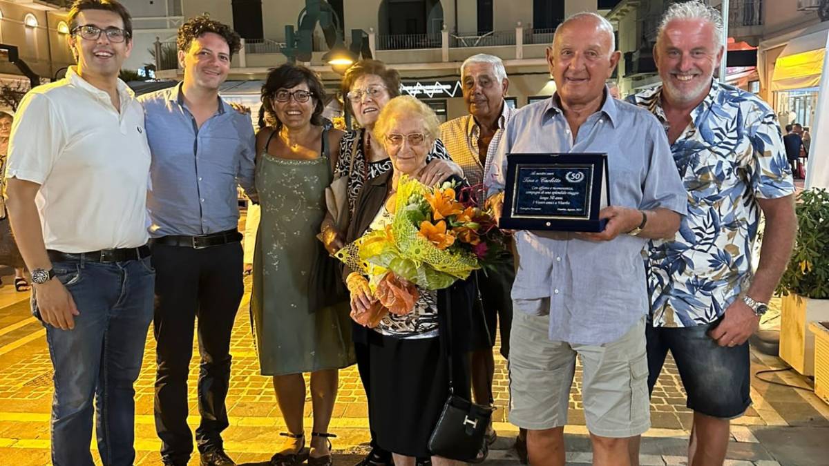 Carlo e Tina da 50 anni fedelissimi all'albergo Vittoria di Viserba