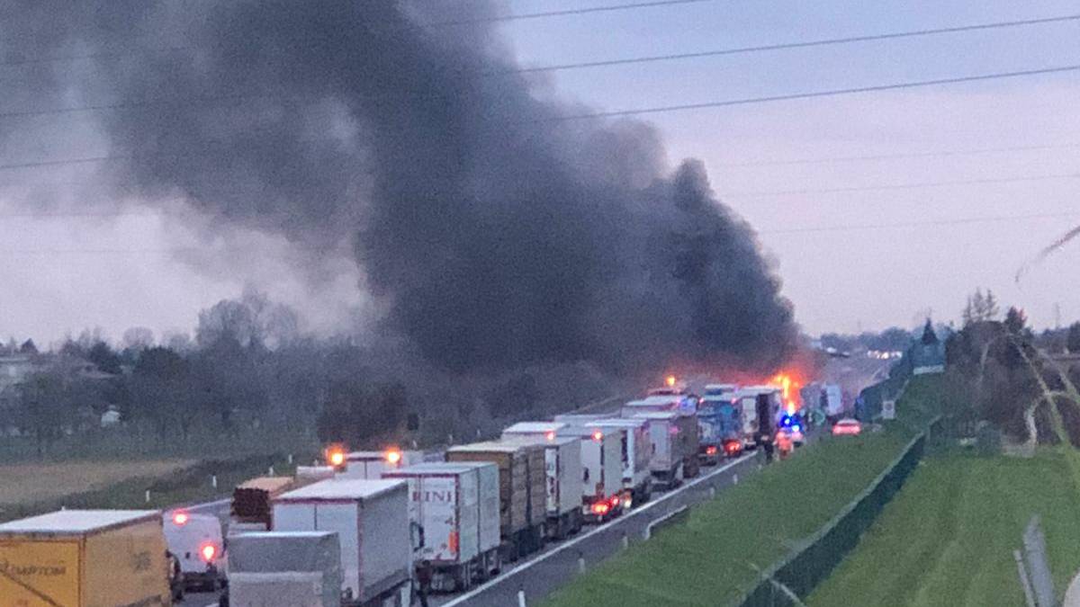 Incidente in A14 e camion in fiamme: riaperta una corsia tra Forlì e Faenza - Gallery