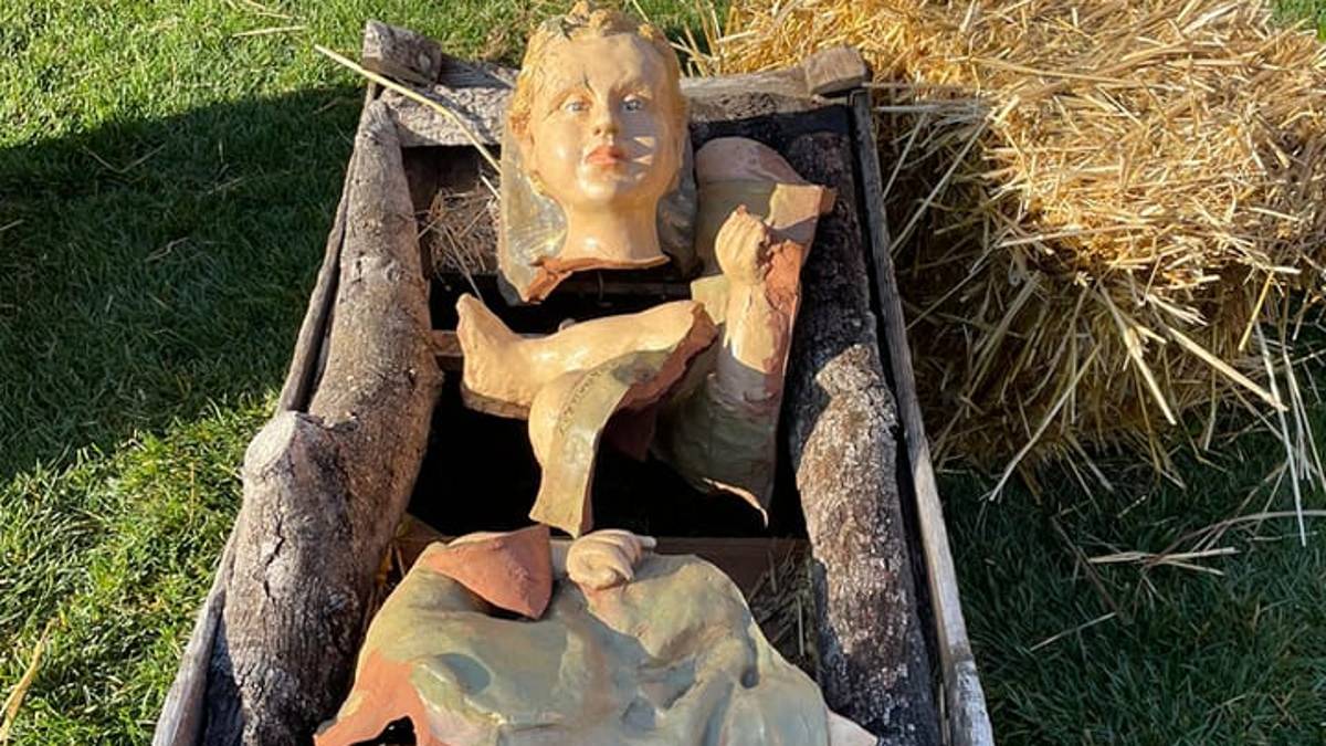 Castel San Pietro, presepe danneggiato, le scuse dei ragazzi: Volevamo solo fare una foto