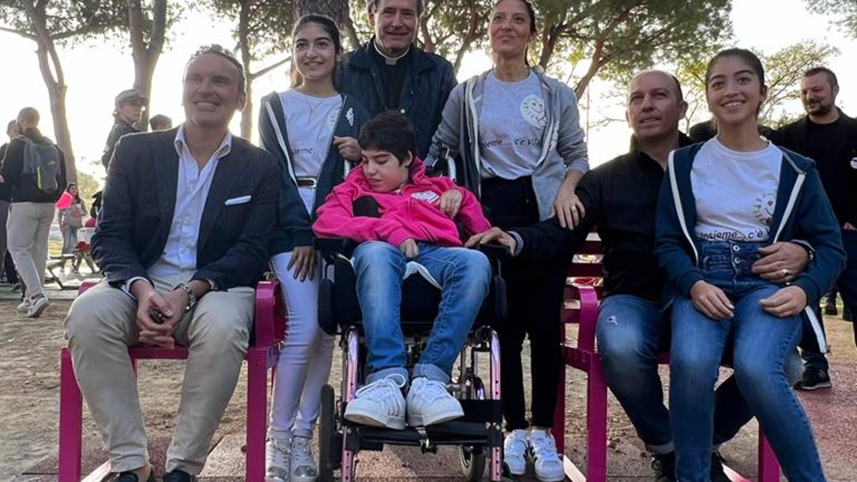 Ravenna, la panchina per Giada è un'occasione di festa