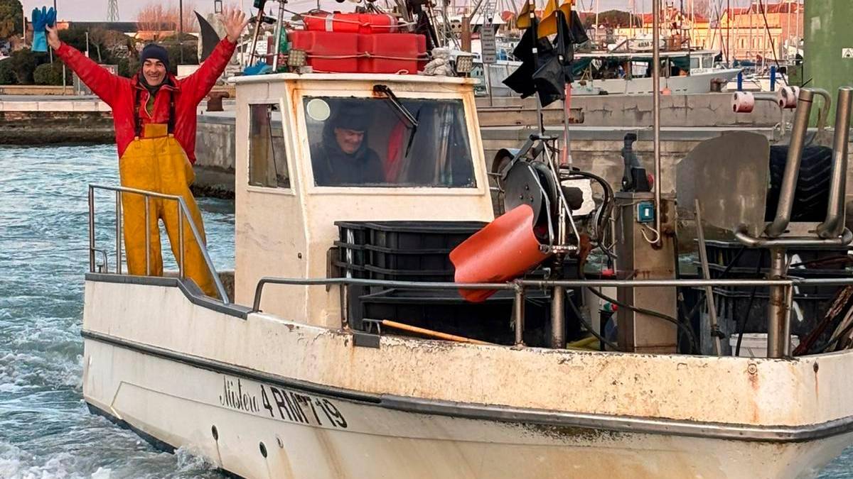 Un’imbarcazione della piccola pesca (foto di repertorio)