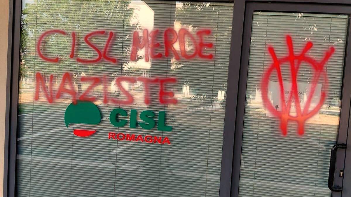Forlimpopoli, imbrattata con insulti la sede della Cisl