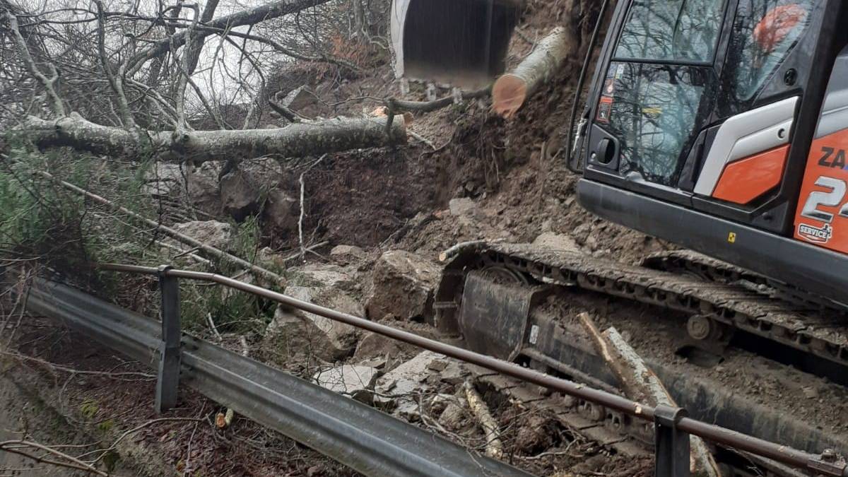 Mandrioli, si allungano i tempi per riaprire la strada dalla frana