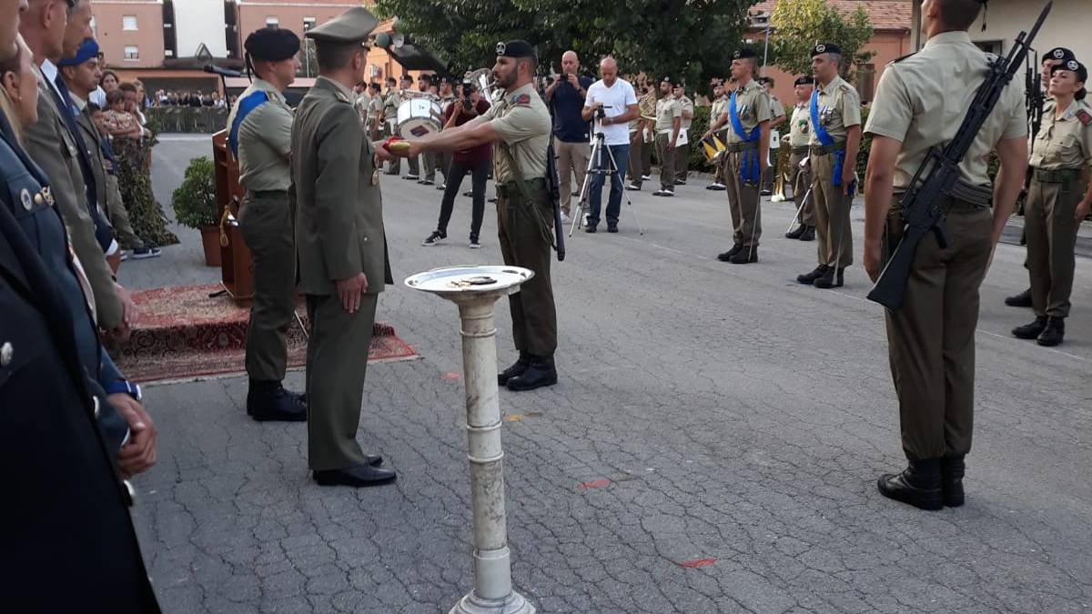 Rimini: caserma Giulio Cesare, l'addio dei militari