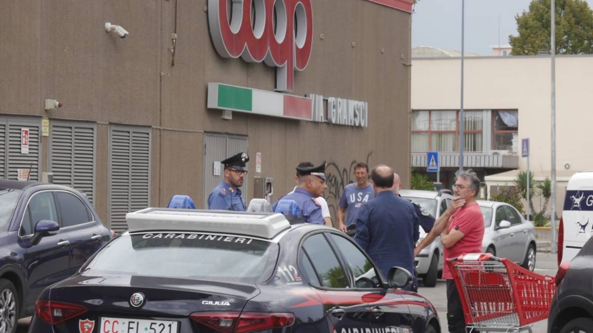 Ravenna, tentano la rapina a un portavalori nascosti dalle mascherine: messi in fuga dall'operatore della Battistolli - VIDEO