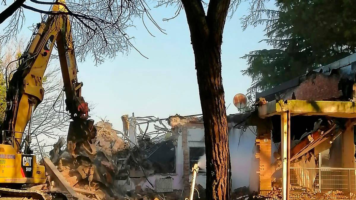 Le case sono a rischio demolizione. Foto di repertorio