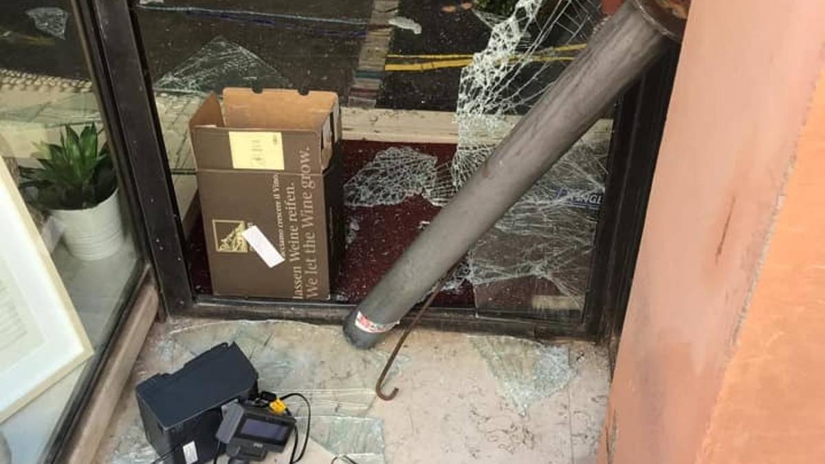 Spaccata in pieno centro a Rimini: furto al negozio di cannabis