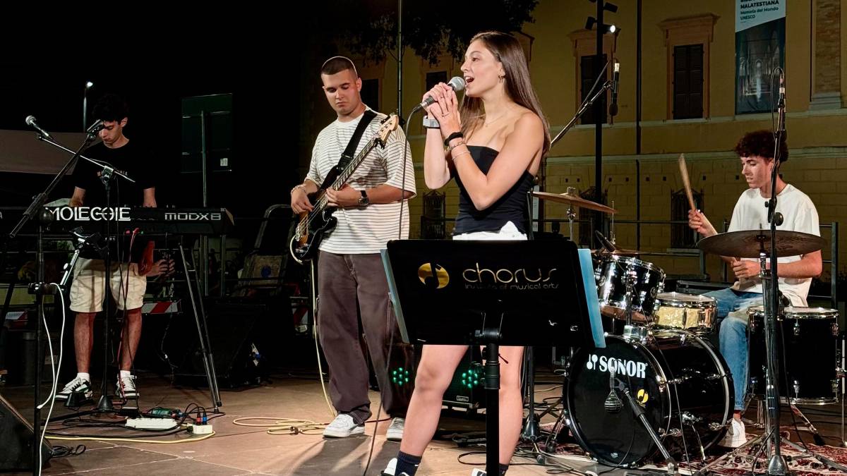 Gli allievi di Chorus durante un’esibizione dal vivo