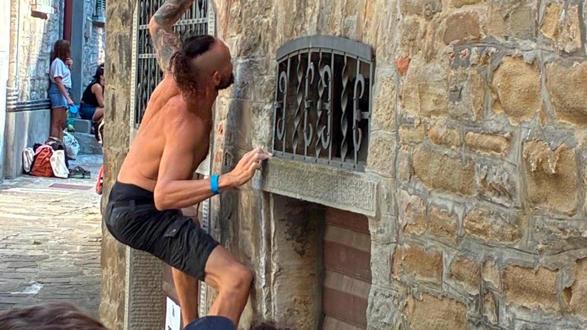 Premilcuore, 300 “uomini ragno” accendono il paese
