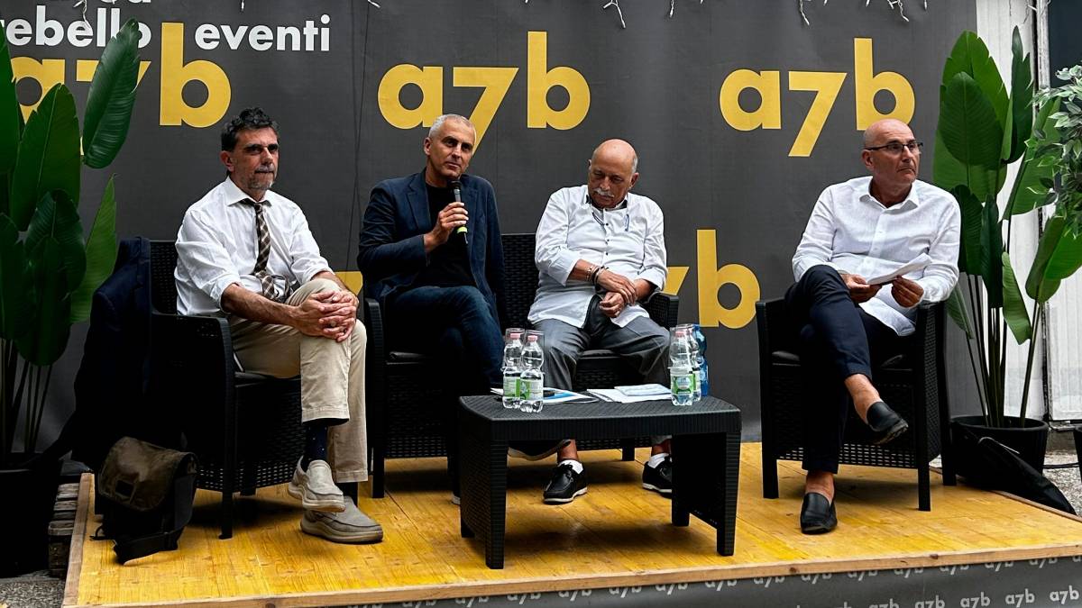 Il sindaco Sadegholvaad con Montanari e Santinato durante l’incontro all’area eventi Settebello