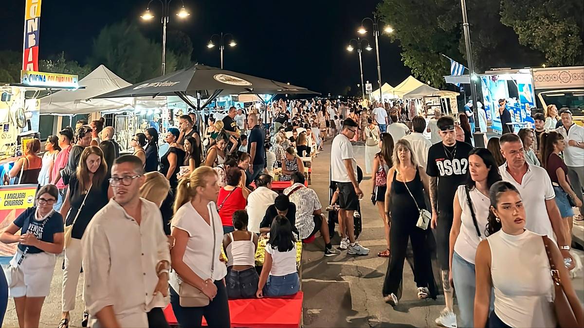 Rimini, in piazzale Fellini birra e musica con BirRimini GALLERY