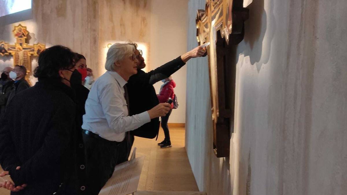 Sgarbi in visita a Rimini per vedere la Croce di Mercatello