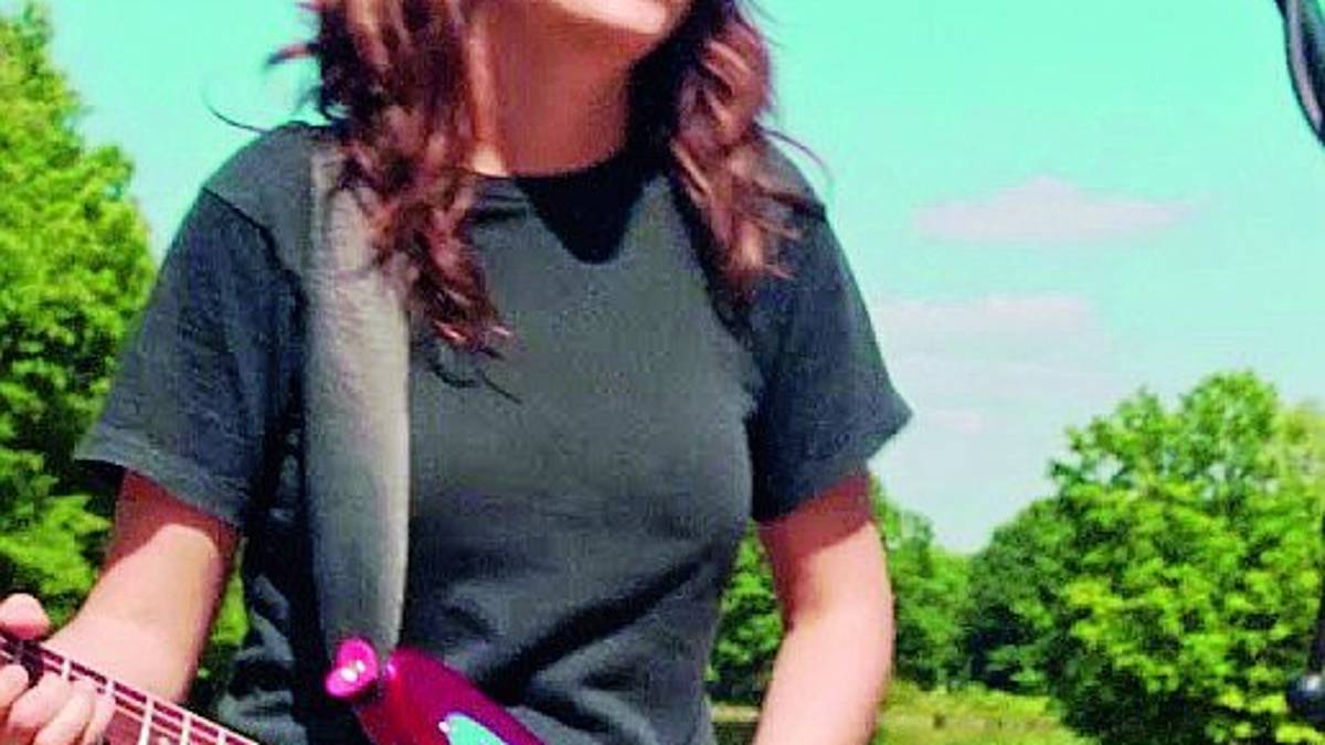 Courtney Barnett a Marina di Ravenna per Beaches brew