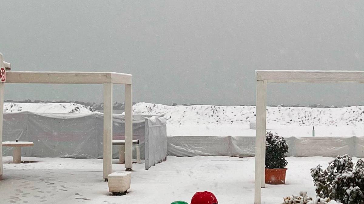 La tabaccaia di Torre Pedrera: “Fotografo ogni giorno l’alba sul mare”