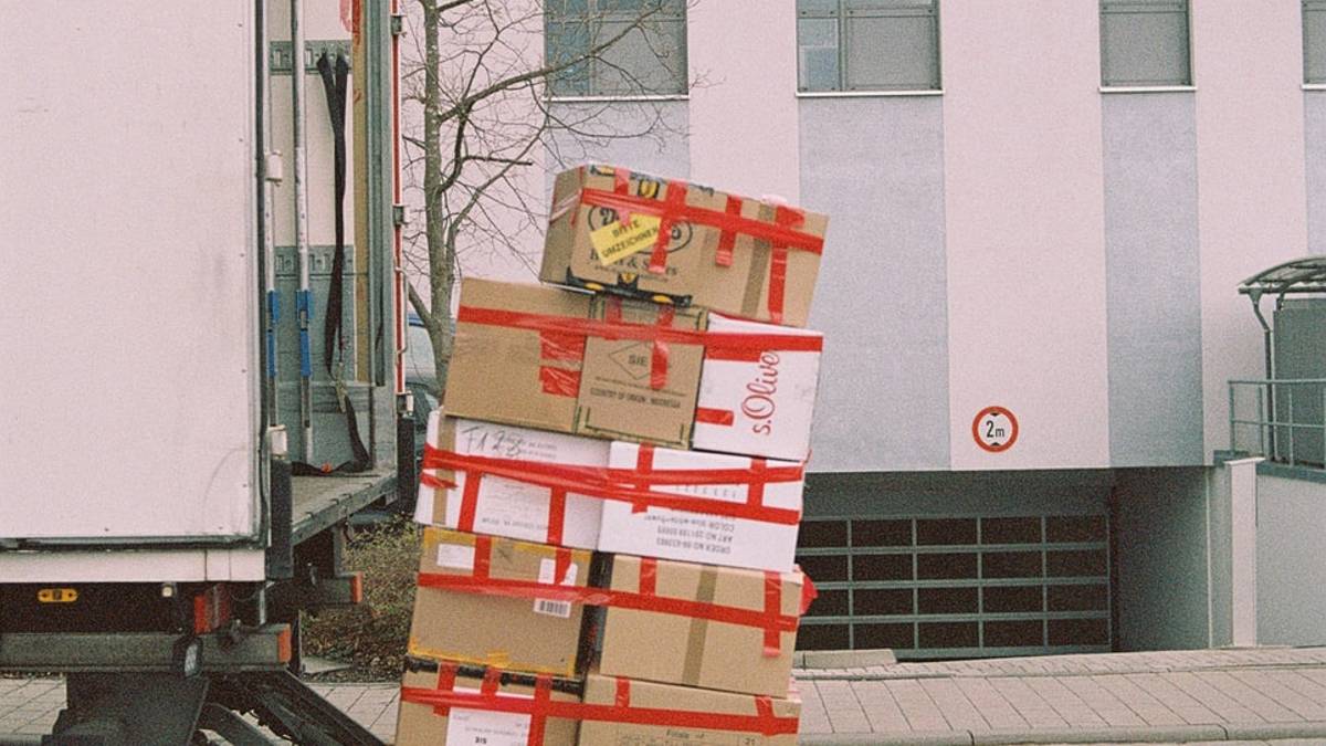 Forlì, finti trasportatori sparivano con la merce: sgominata la banda