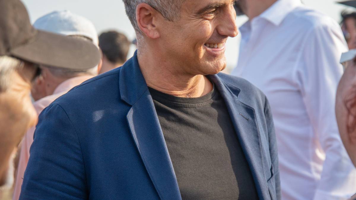 Rimini, il messaggio di vescovo e bagnini in spiaggia: Così la Romagna vive e accoglie - Gallery