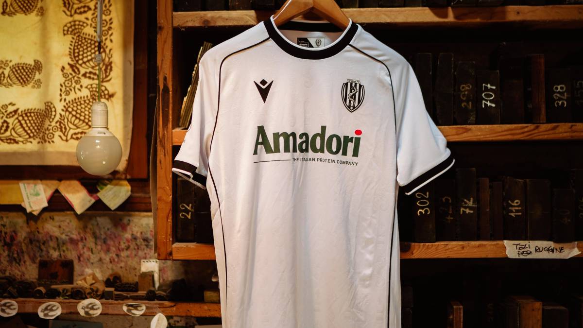Cesena, ecco la nuova maglia