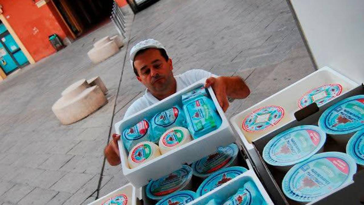 Castel San Pietro, incetta di premi al Caseificio Comellini: la mousse di latte ottiene tre stelle