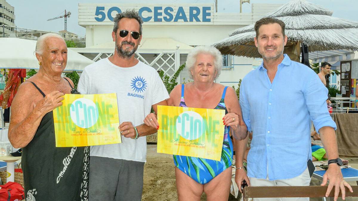 Amiche di ombrellone da quasi 60 anni: Eyra e Adriana premiate a Riccione