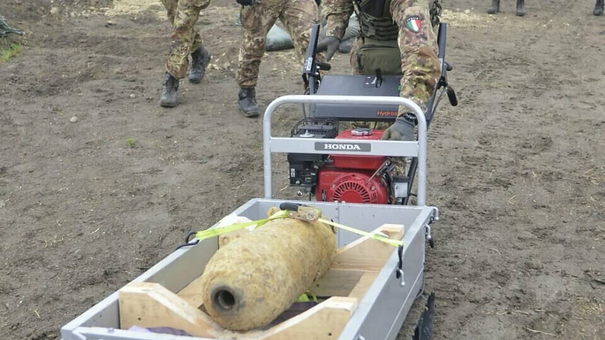 Lugo, partite le operazioni per disinnescare la bomba